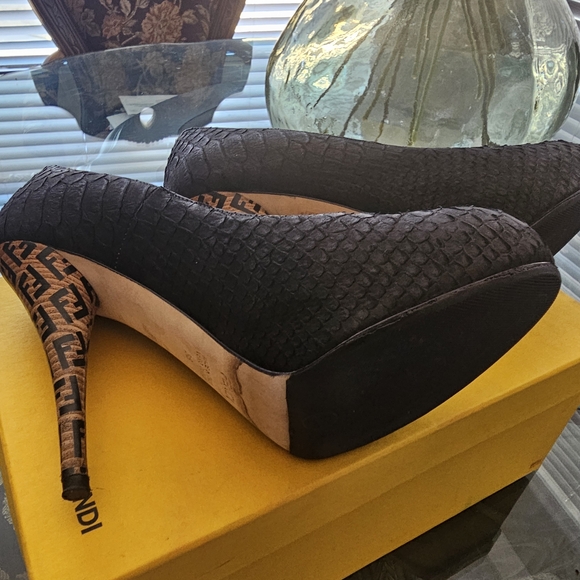 Fendi Black Textured Women's Heels - Picture 8 of 12